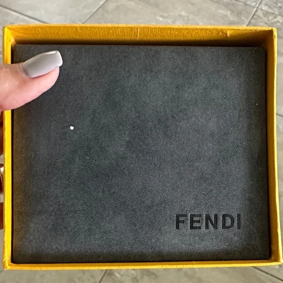 Fendi Silver Bracelet Watch with Dark Dial - Picture 2 of 14